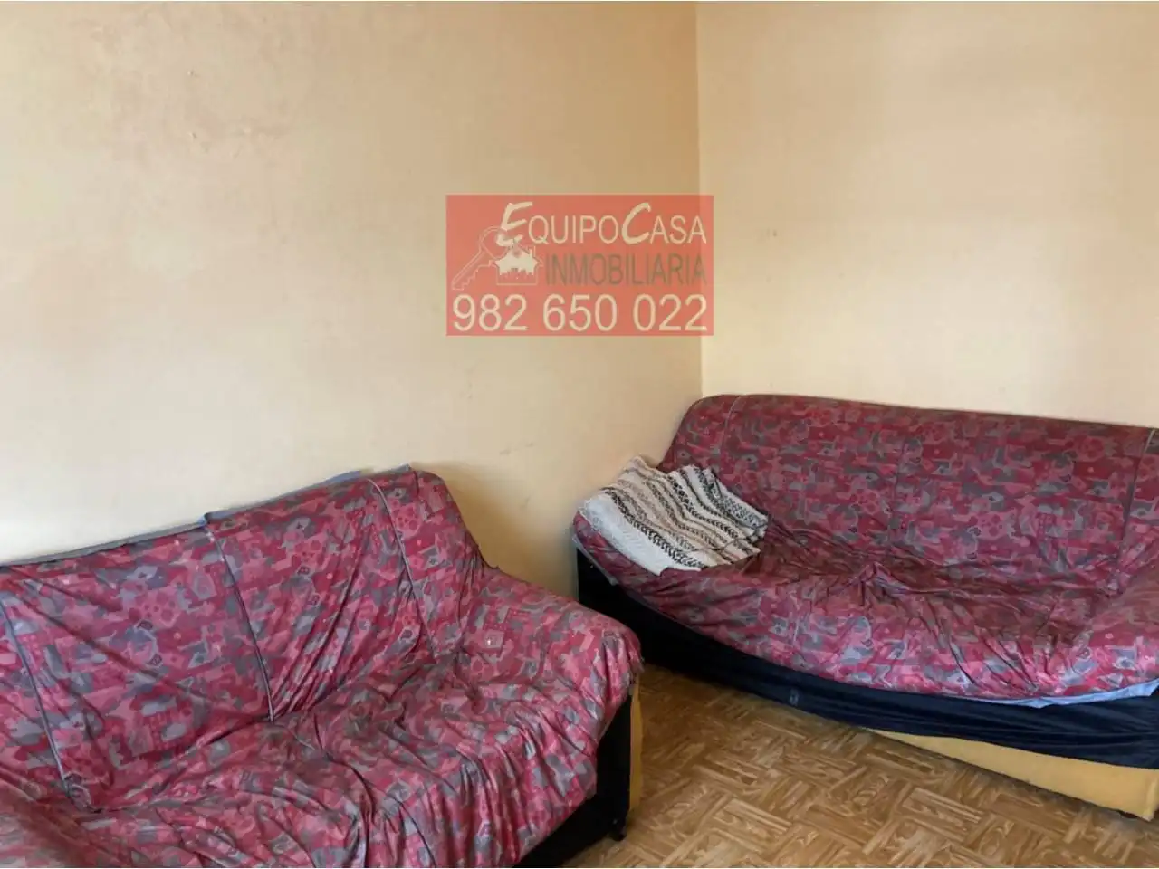 Habitación de Casa adosada en venta en Lugo con Terraza, Amueblado y Alarma
