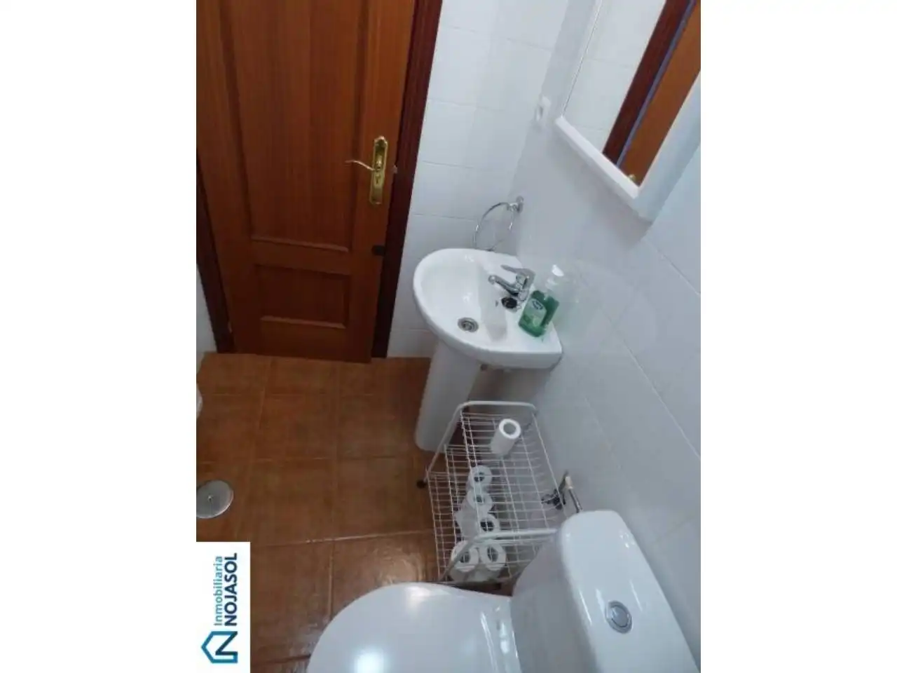 Badezimmer von Einfamilien-Reihenhaus zum Verkauf in Bareyo mit Heizung, Terrasse und Möbliert