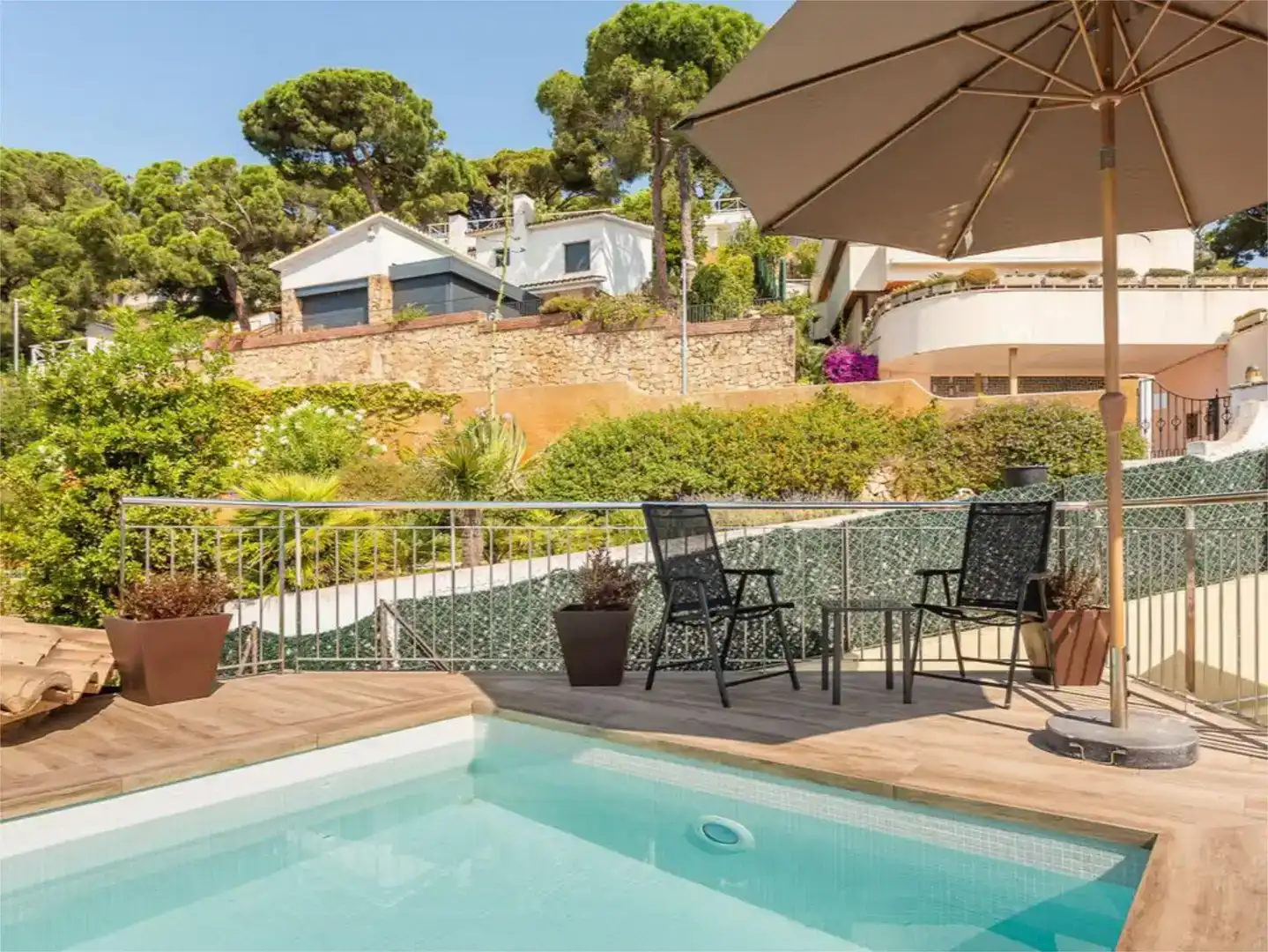 Terraza de Finca rústica de alquiler en Lloret de Mar con Aire acondicionado, Jardín privado y Piscina