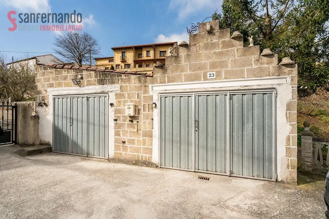 Aparcament de Casa o xalet en venda en Campoo de Enmedio amb Calefacció, Jardí privat i Terrassa