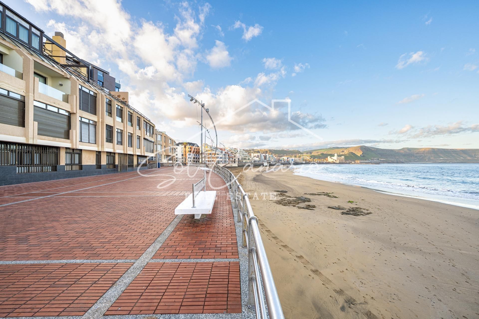 Vista exterior de Pis en venda en Las Palmas de Gran Canaria amb Alarma