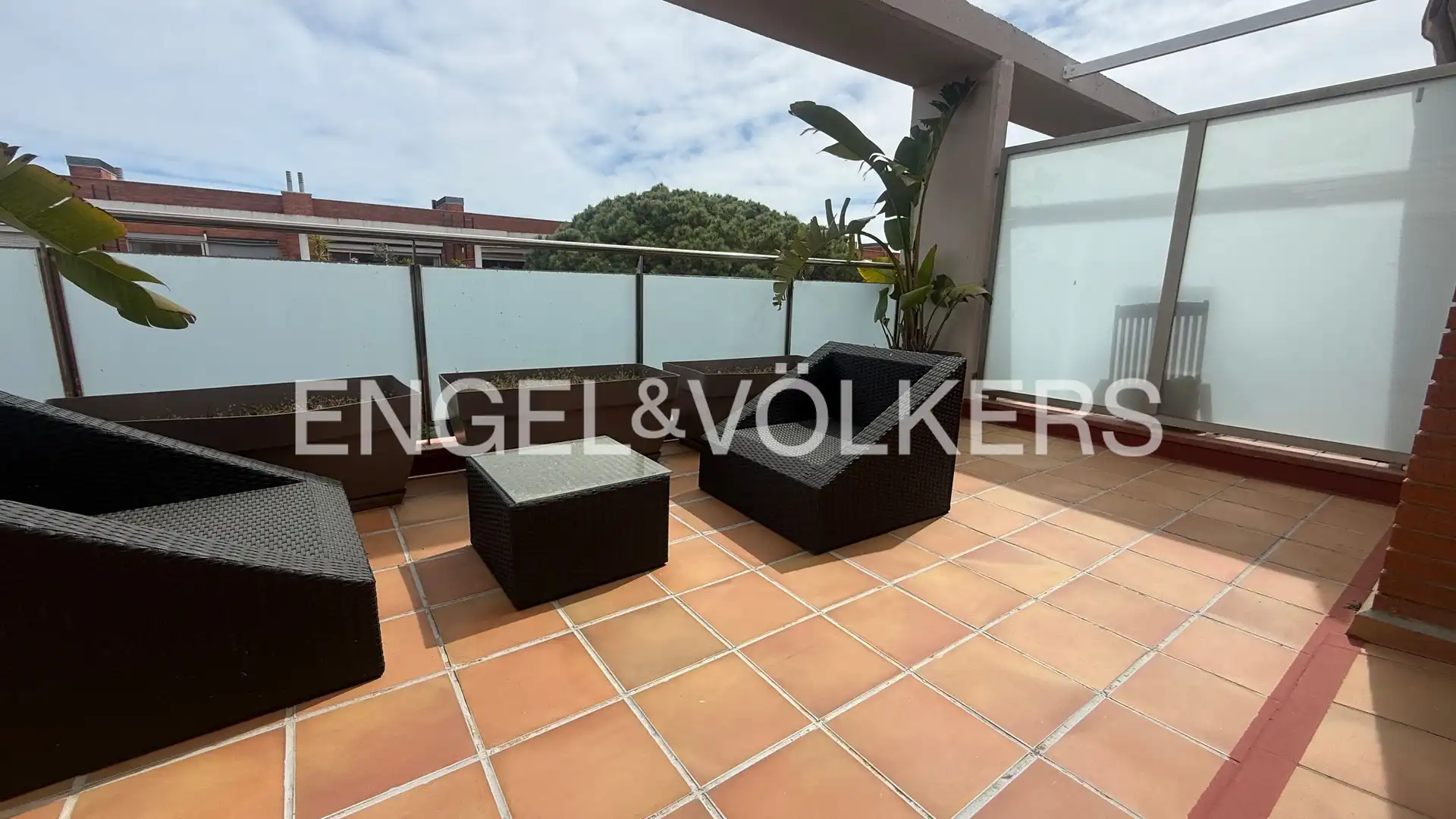 Terrasse von Einfamilien-Reihenhaus zur Miete in Gavà mit Klimaanlage, Heizung und Privatgarten