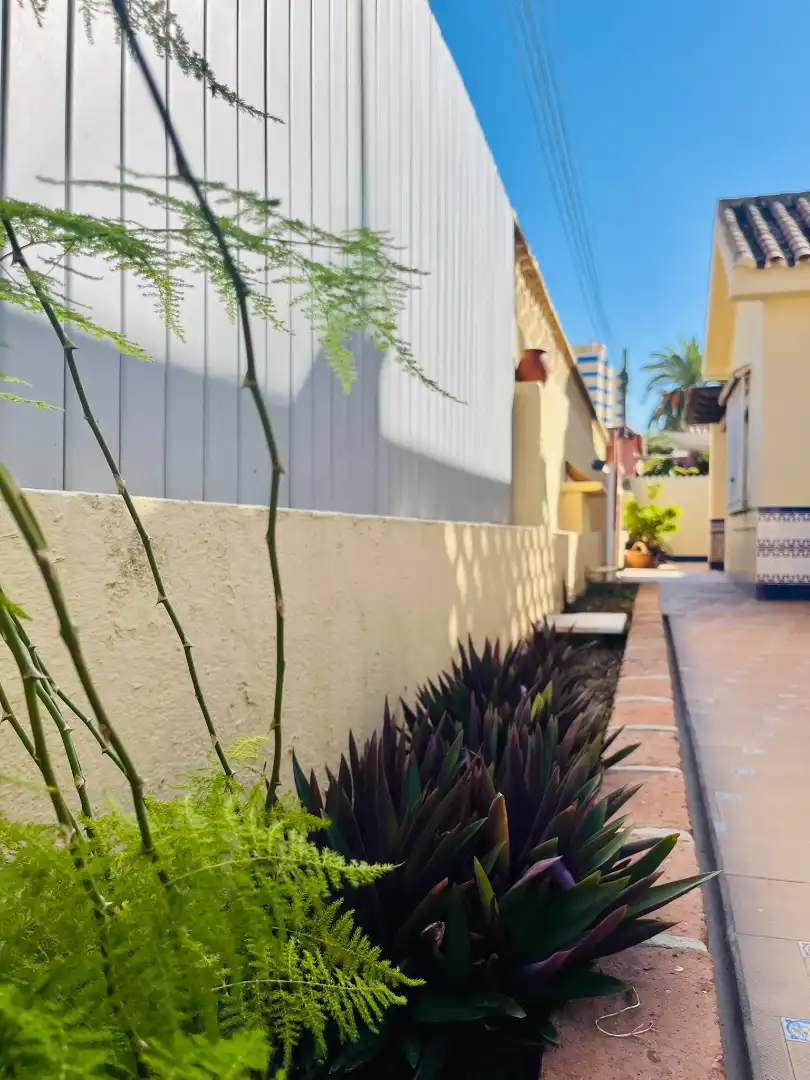 Vista exterior de Casa o chalet en venta en Fuengirola con Aire acondicionado, Jardín privado y Terraza