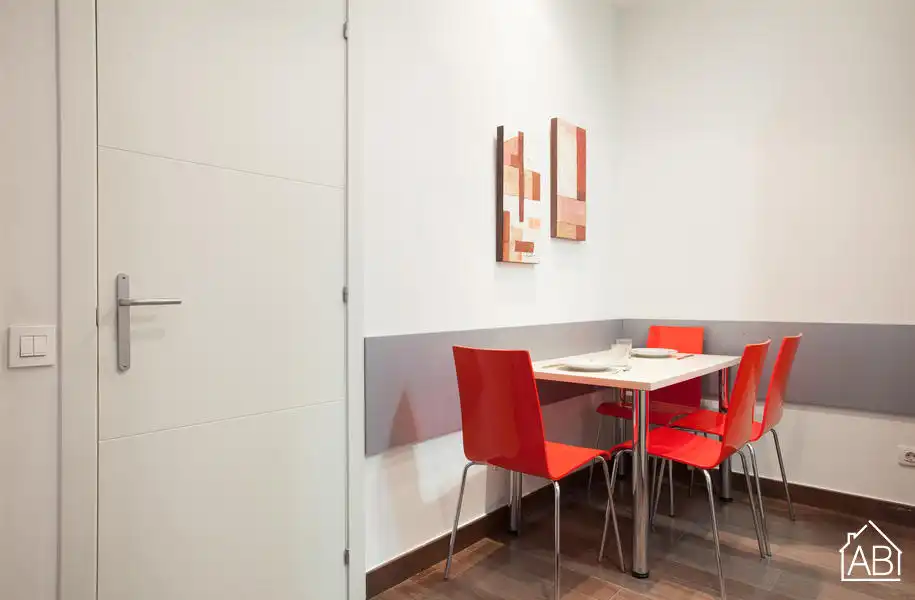 Comedor de Apartamento en venta en Barcelona con Amueblado y Balcón