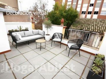 Casa con balcón en venta en Calle Fábrica