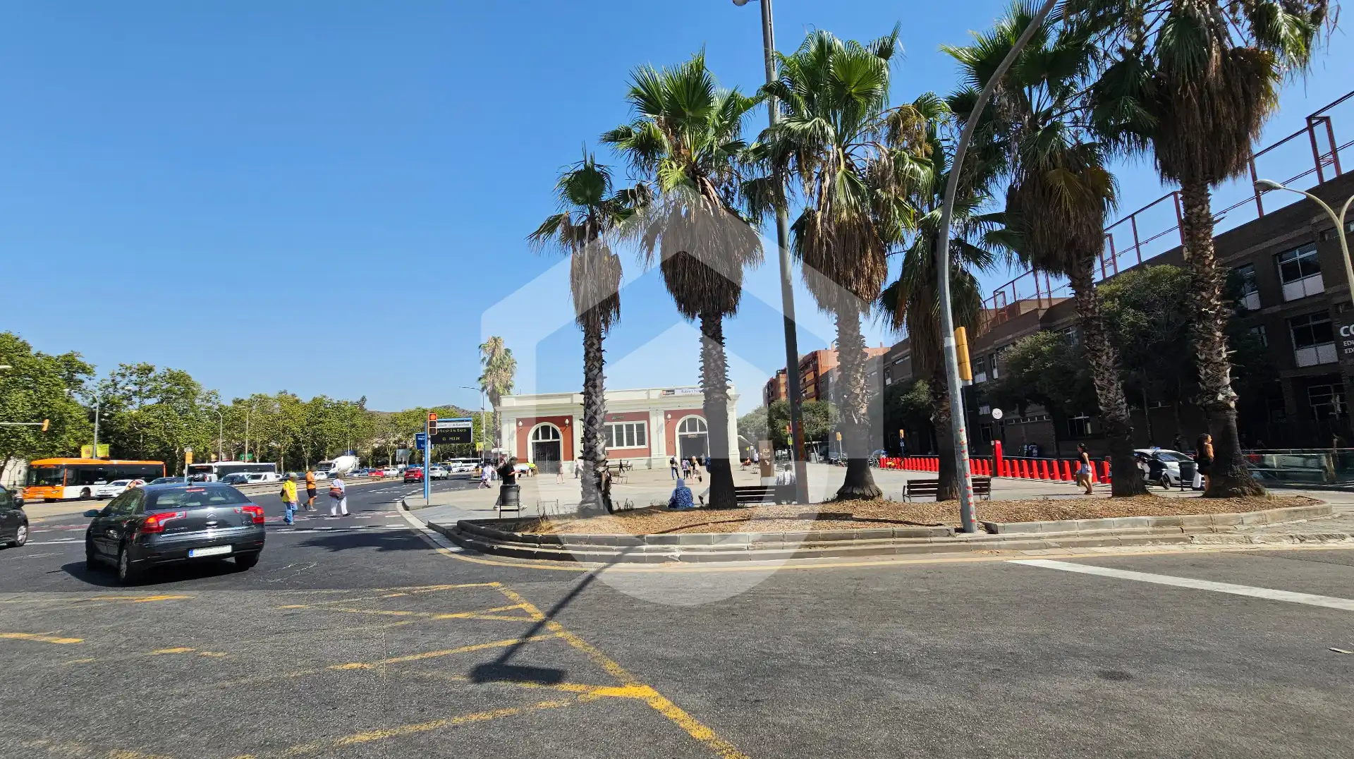 Vista exterior de Pis en venda en Barcelona amb Calefacció