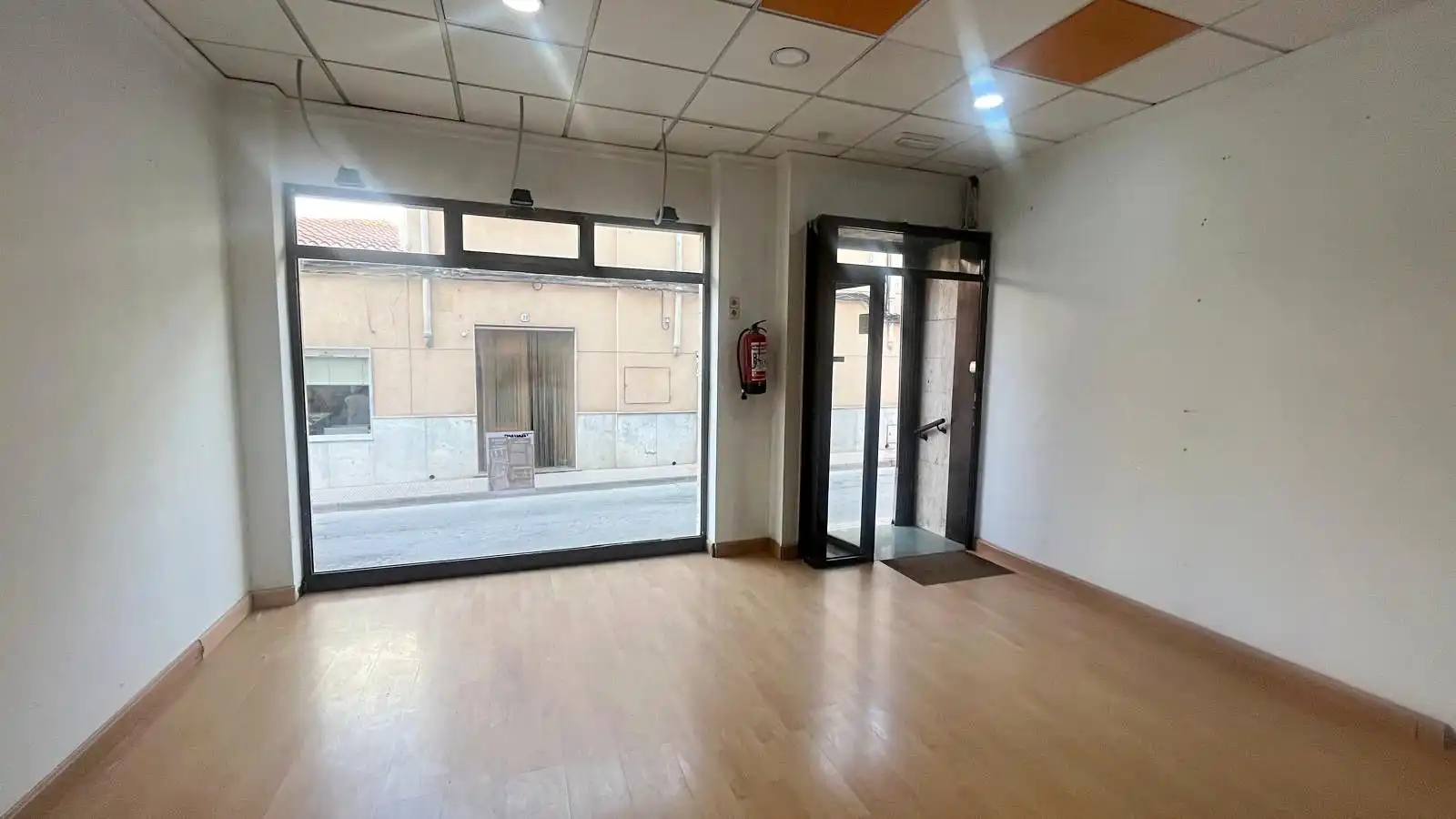 Local de lloguer en Totana amb Aire condicionat