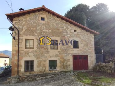 Casa amb balcó en venda a Merindad de Valdivielso