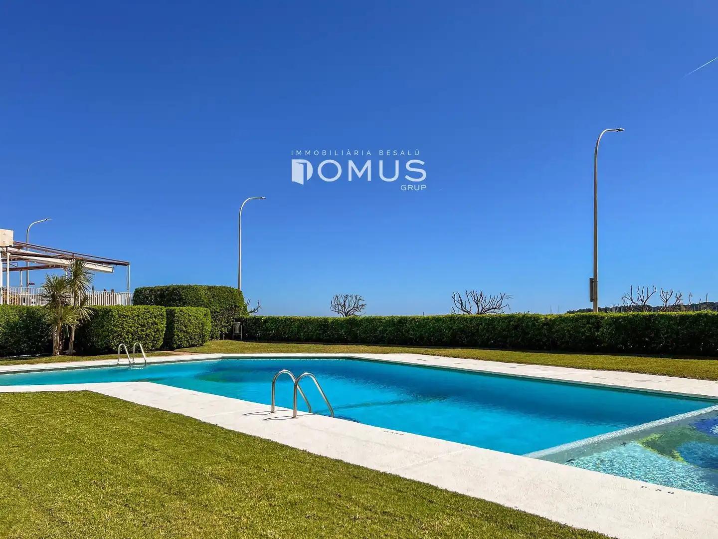Piscina de Pis de lloguer en L'Escala amb Piscina, Moblat i Forn