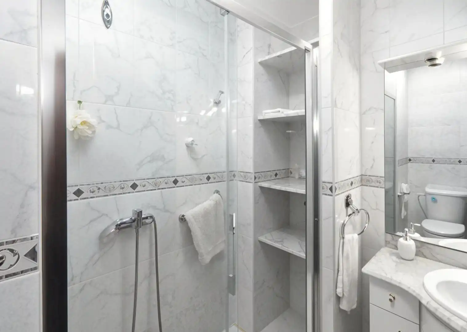 Bathroom of Flat for sale in  Palma de Mallorca  with Air Conditioner, Terrace and Furnished