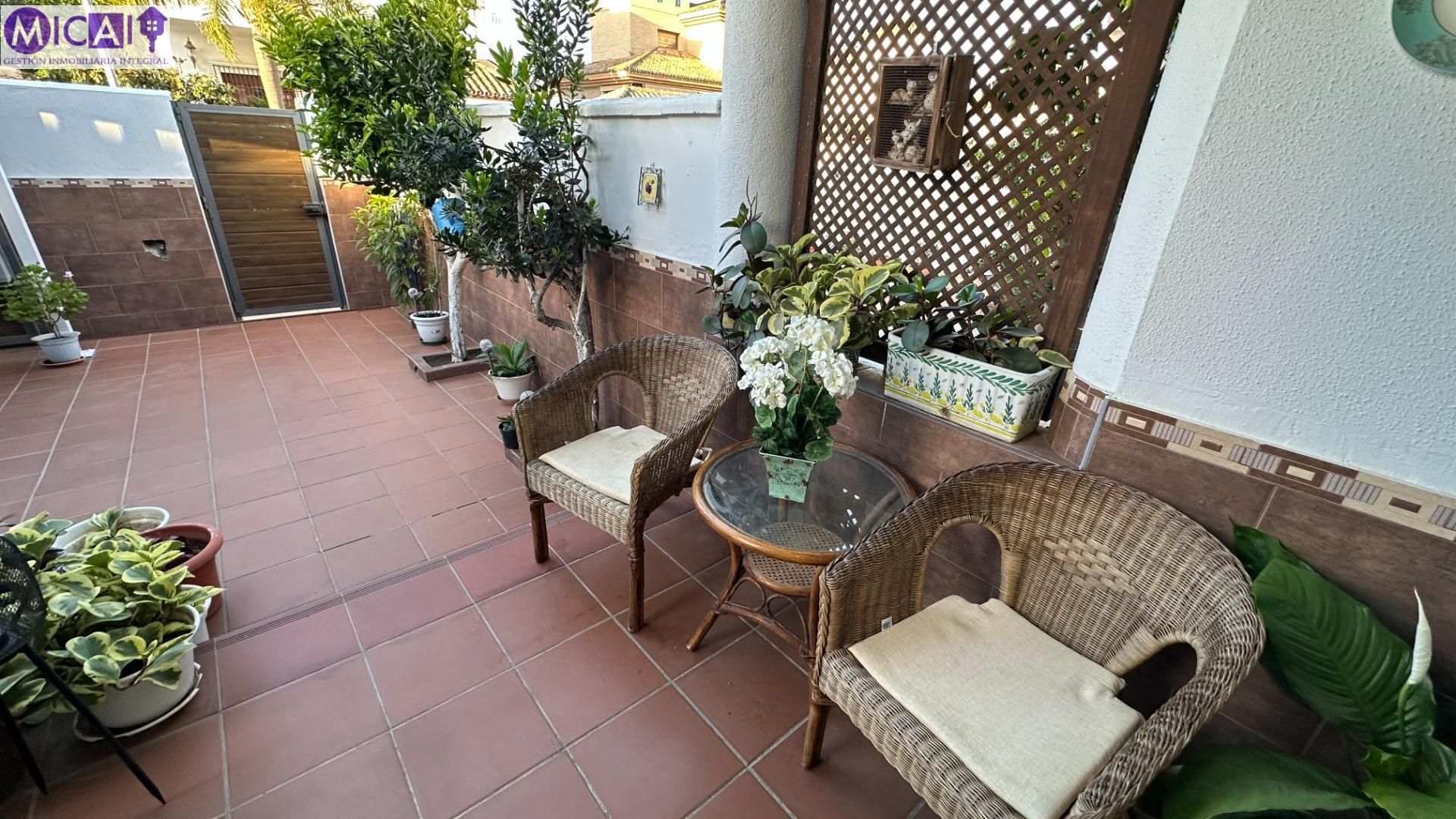 Terrassa de Casa adosada en venda en Chiclana de la Frontera amb Aire condicionat, Jardí privat i Parquet