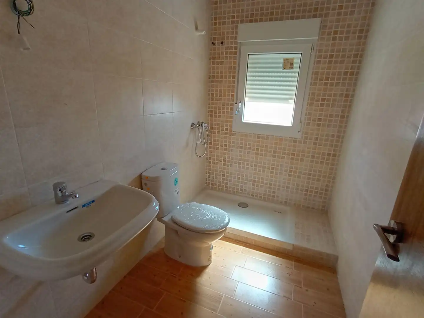 Bathroom of Houses for sale in Sanchidrián, Ávila