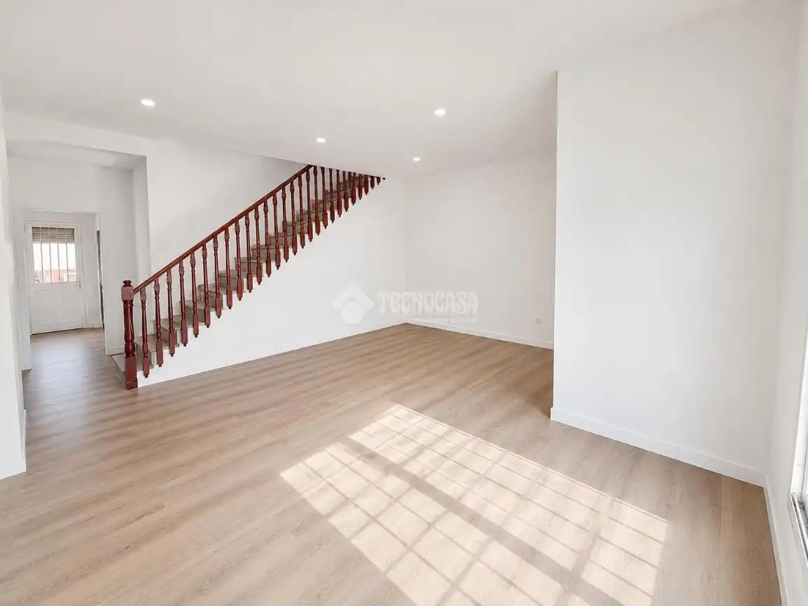 Casa adosada en venta en Calle Manuel Estiarte, Guillena pueblo