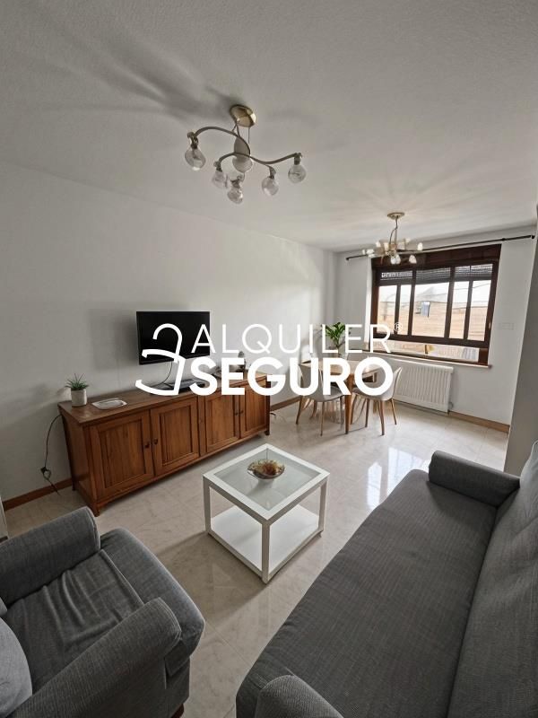 Living room of Flat to rent in  Granada Capital  with Air Conditioner, Heating and Furnished