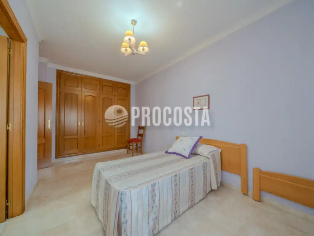 Dormitori de Casa o xalet en venda en Fuente Vaqueros amb Aire condicionat, Jardí privat i Terrassa
