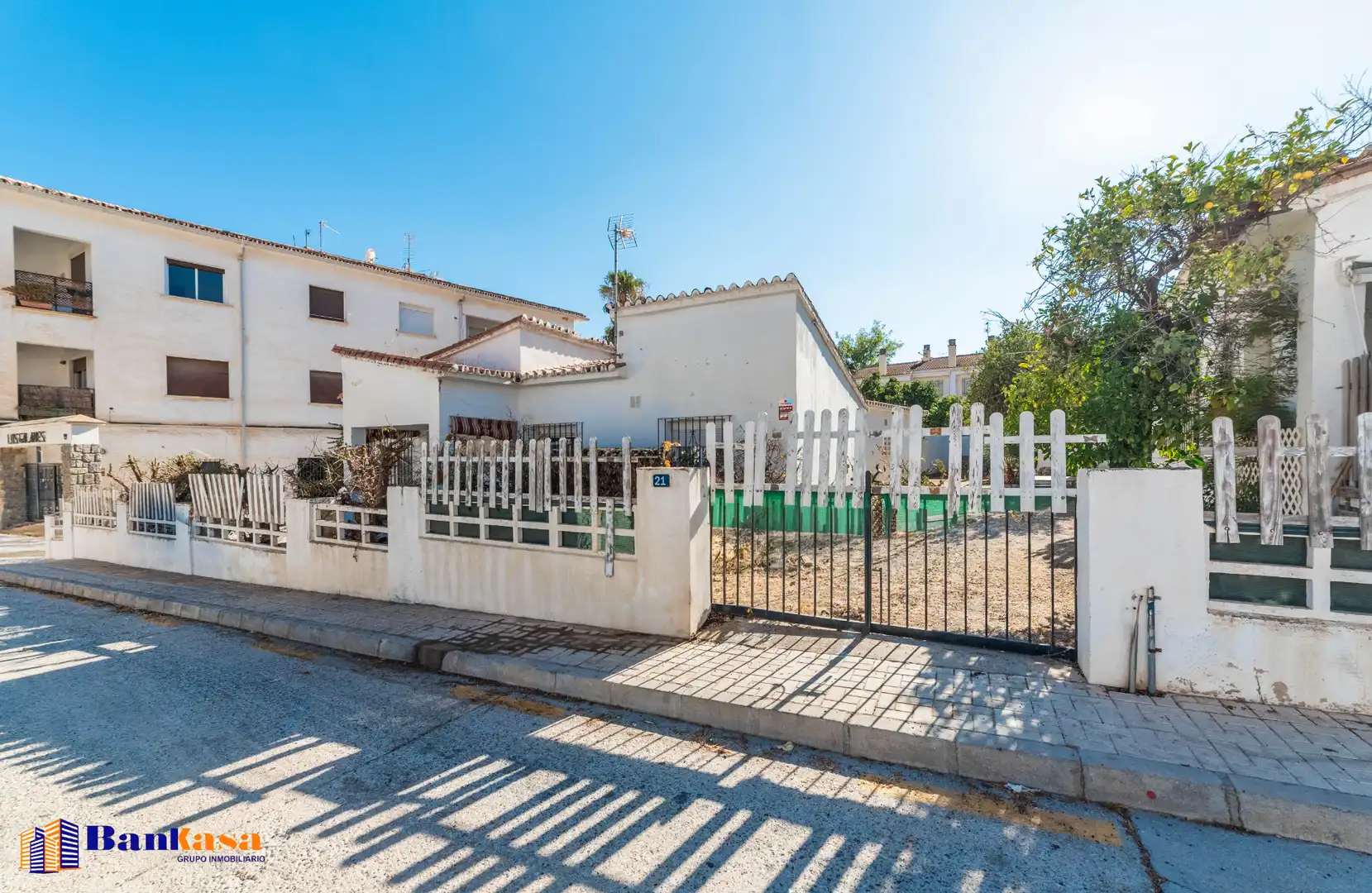 Vista exterior de Casa o xalet en venda en Málaga amb Jardí privat
