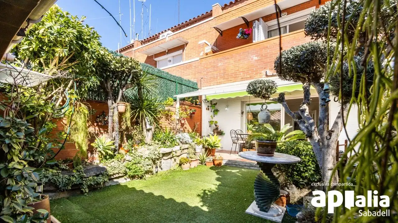 Jardí de Casa o xalet en venda en Terrassa amb Aire condicionat, Calefacció i Jardí privat