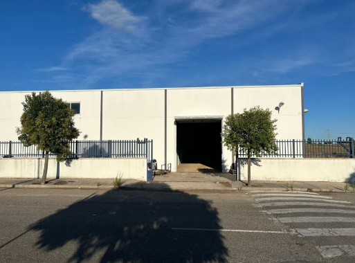 Industrial buildings to rent in Camarena