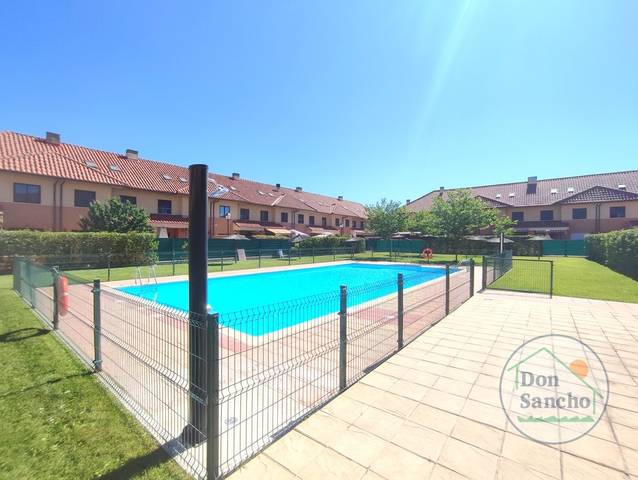 Casa adosada en Venta en Viana de Cega