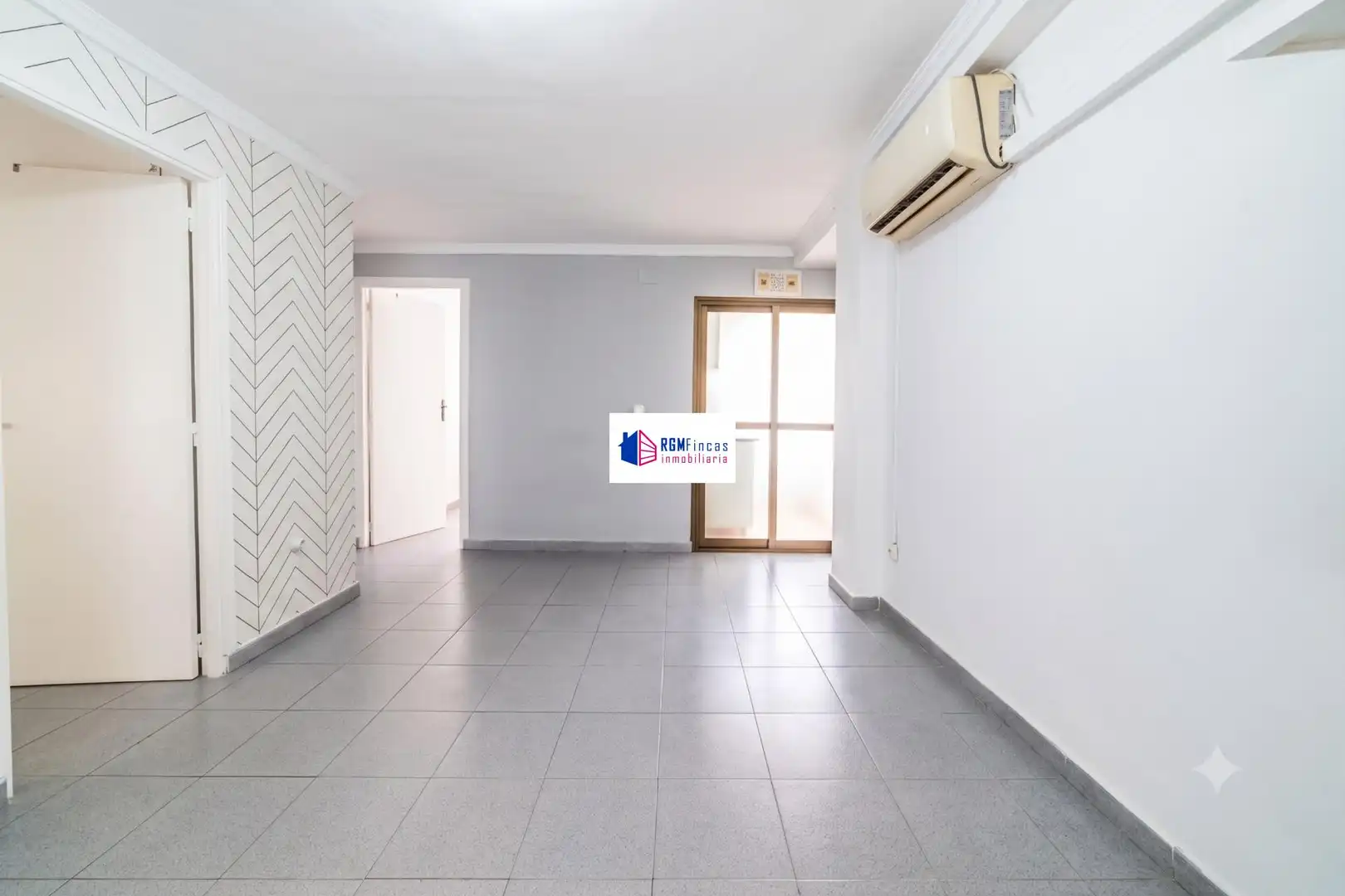 Flat for sale in Sevilla  with Air Conditioner and Storage room
