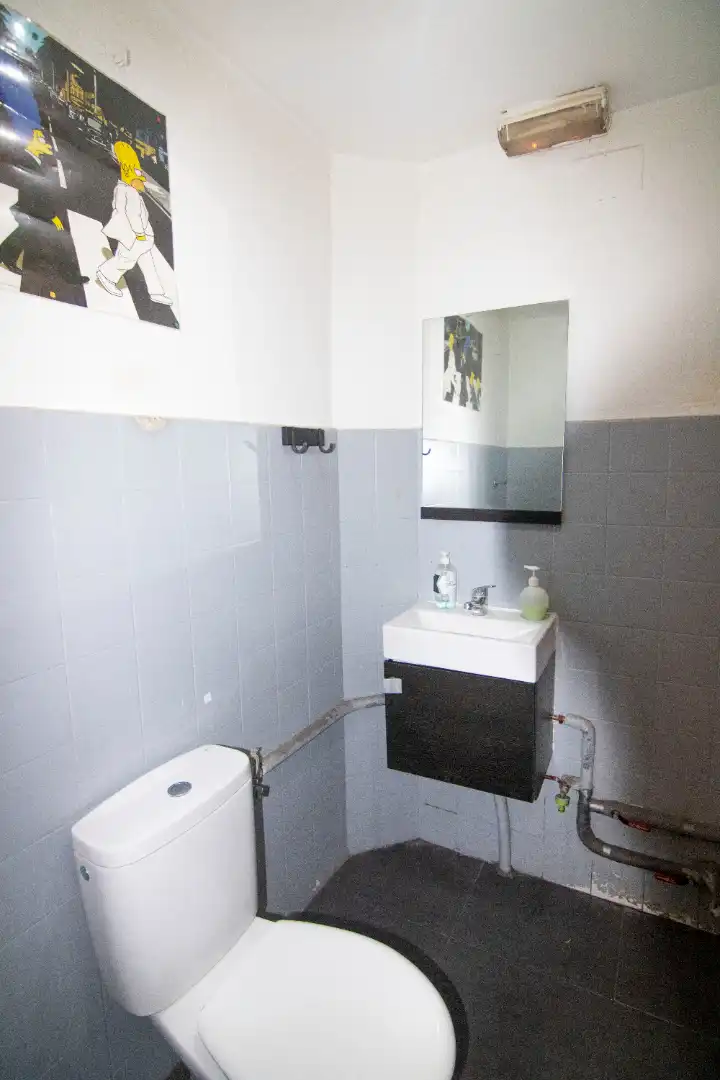 Baño de Local en venta en Madrid con Aire acondicionado, Calefacción y Amueblado