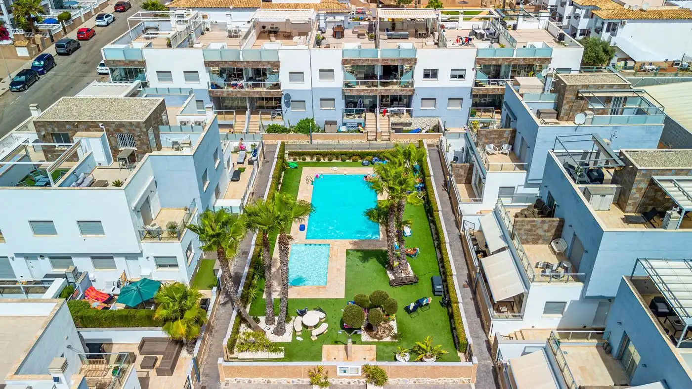 Bungalow with pool for sale in Orihuela Costa