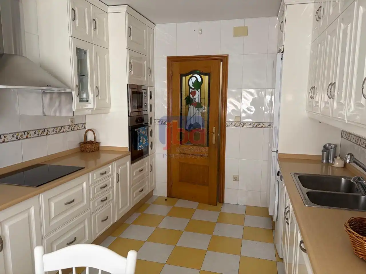 Cuina de Pis de lloguer en Ourense Capital  amb Calefacció i Parquet