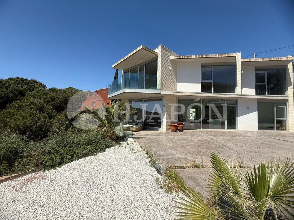 Exterior view of House or chalet for sale in Alella  with Heating, Private garden and Terrace