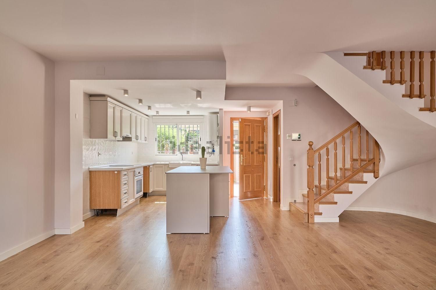 Cocina de Casa adosada en venta en Castellón de la Plana / Castelló de la Plana con Aire acondicionado, Calefacción y Alarma