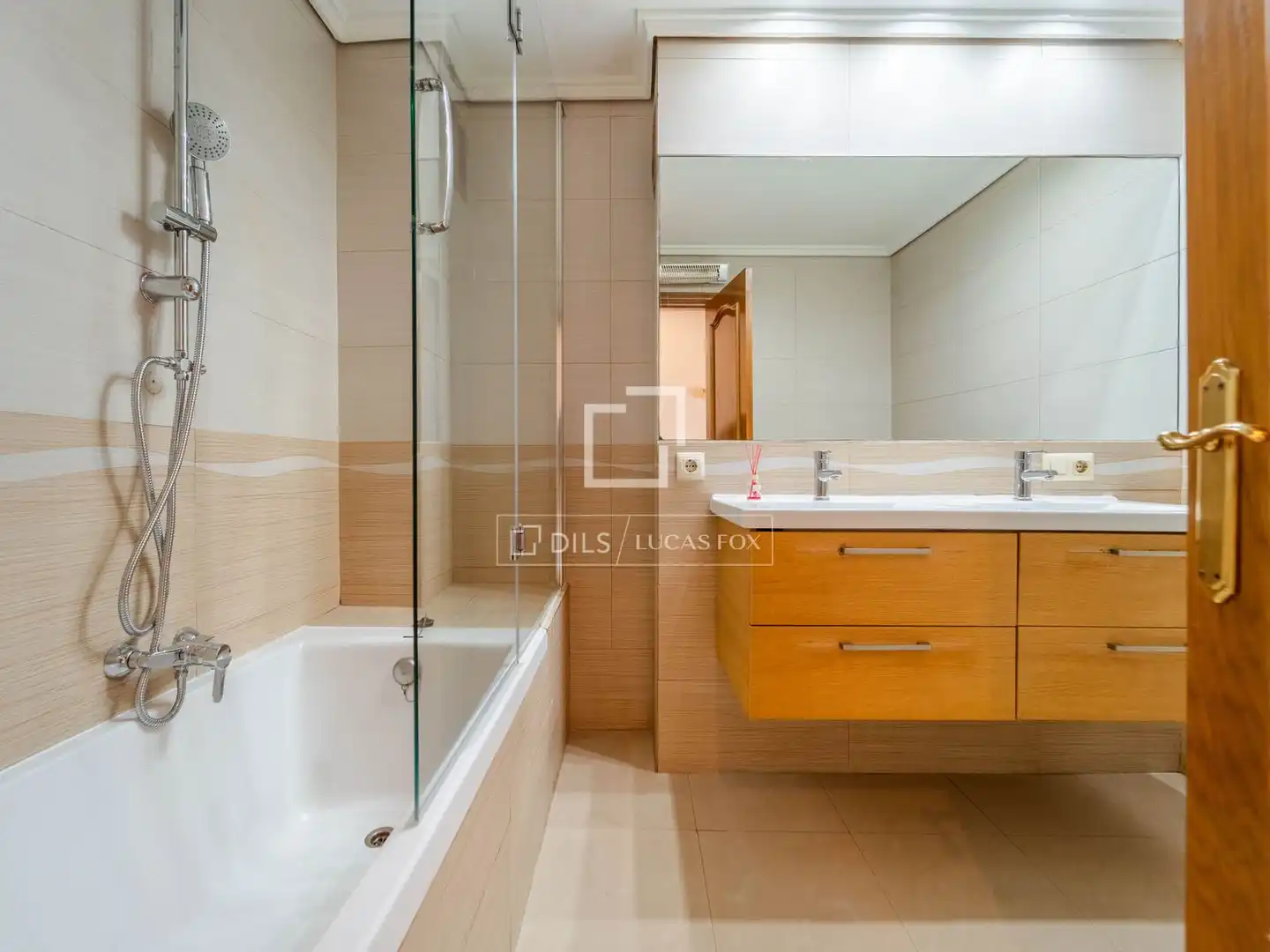 Baño de Piso en venta en Valencia con Calefacción, Parquet y Amueblado