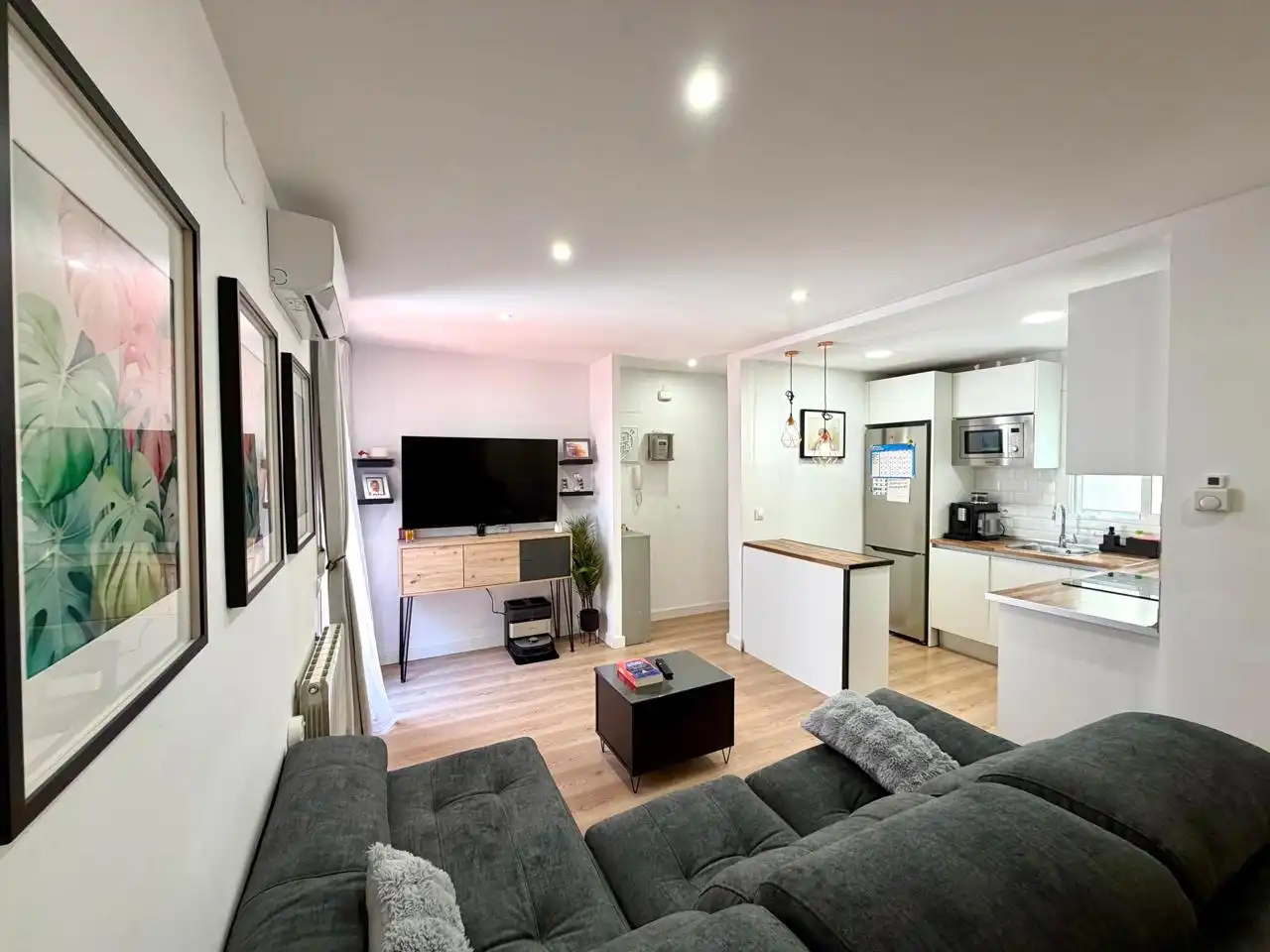 Living room of Attic for sale in Barcelona  with Air Conditioner, Heating and Parquet flooring