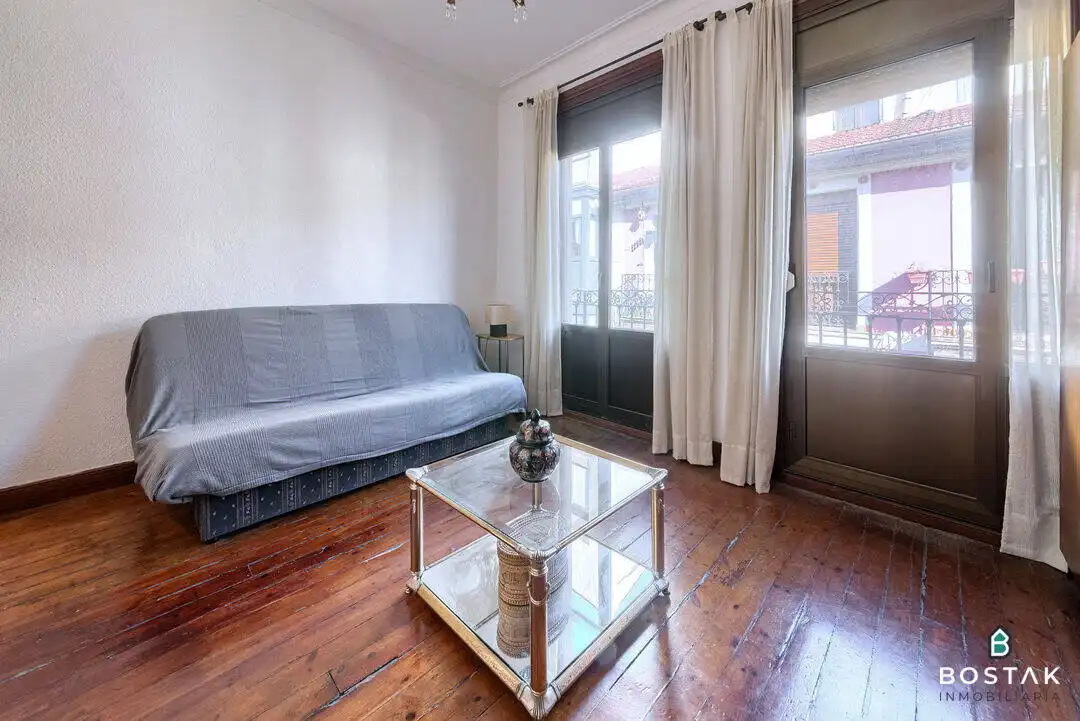 Sala de estar de Piso en venta en Bilbao  con Calefacción y Balcón