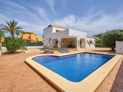 Vista exterior de Casa o xalet en venda en Busot amb Aire condicionat, Calefacció i Jardí privat