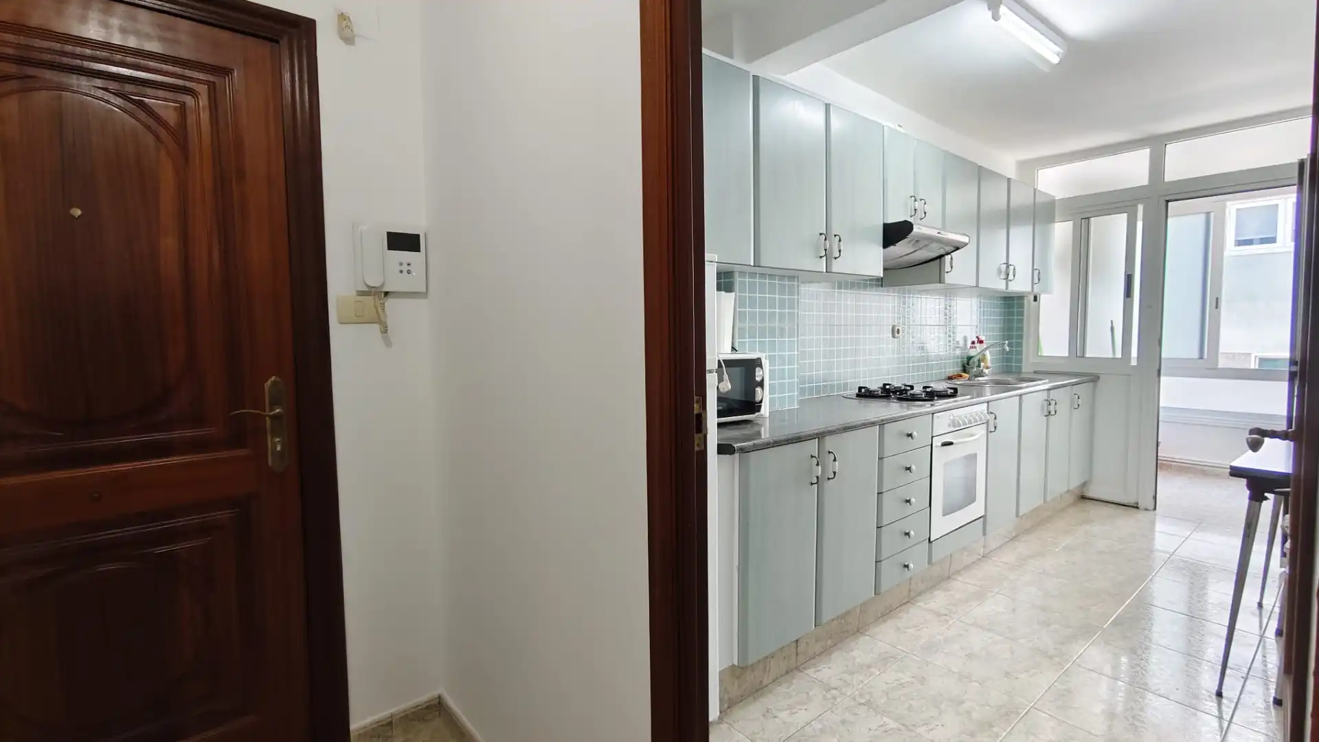 Kitchen of Flat for rent in Santiago de Compostela   with Heating, Furnished and Oven