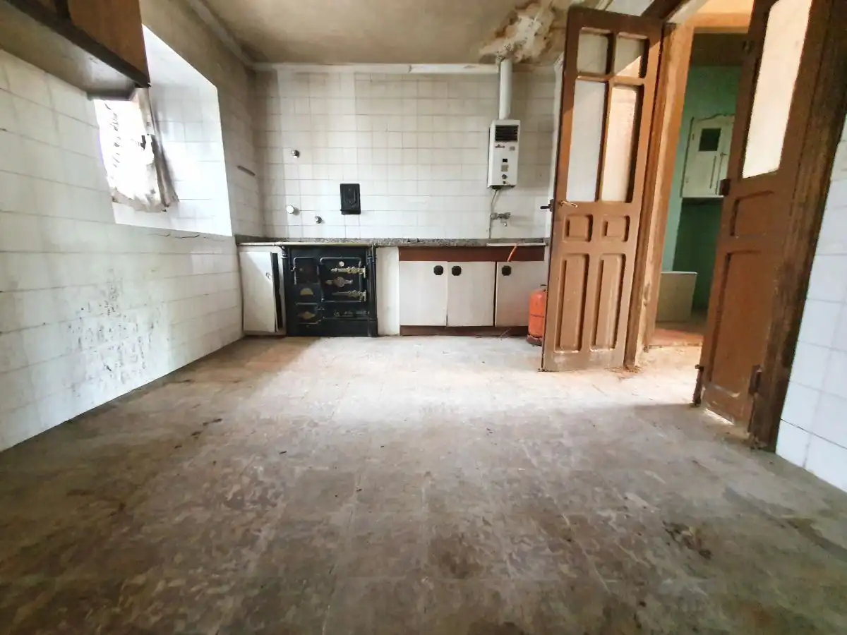 Cuina de Casa o xalet en venda en Salas amb Jardí privat i Terrassa