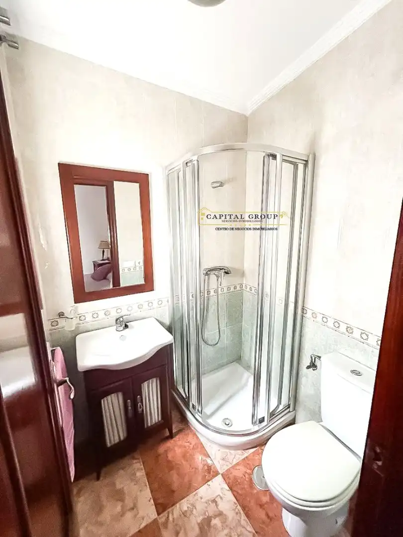 Badezimmer von Wohnung zum Verkauf in Punta Umbría mit Klimaanlage, Terrasse und Möbliert