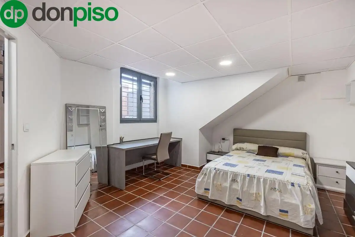 Habitación de Casa adosada en venta en Armilla con Calefacción, Terraza y Amueblado