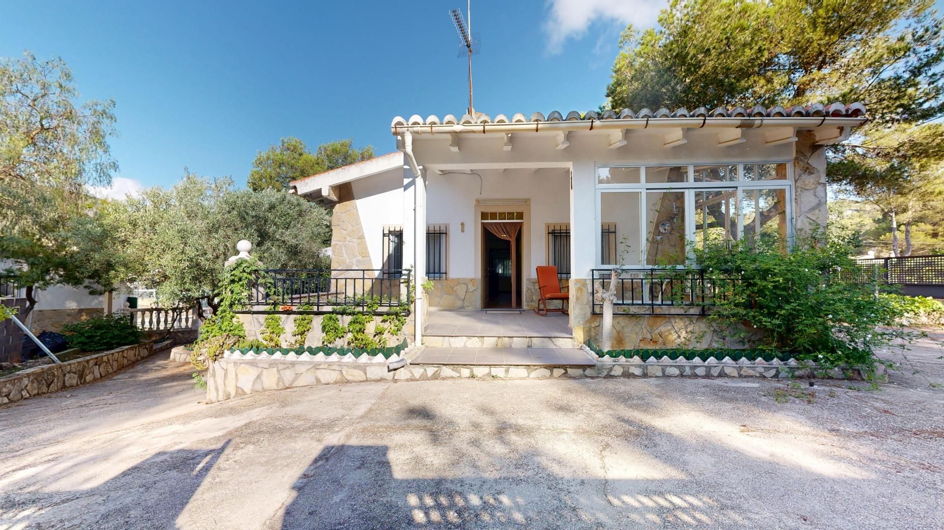 Vista exterior de Casa o xalet en venda en Tavernes de la Valldigna amb Jardí privat, Terrassa i Traster