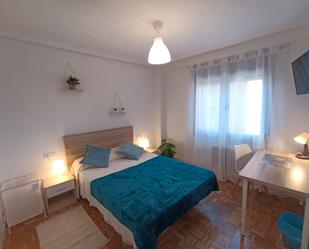 Bedroom of Flat to share in Ávila Capital  with Heating, Parquet flooring and Terrace