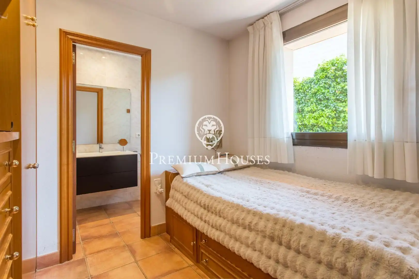 Dormitori de Casa o xalet en venda en Alella amb Aire condicionat, Calefacció i Jardí privat