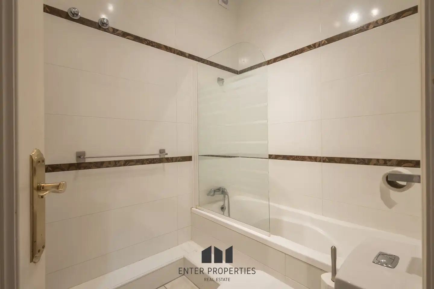 Baño de Piso en venta en Moraira con Aire acondicionado, Calefacción y Piscina