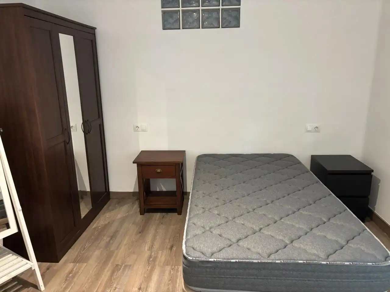 Dormitori de Pis en venda en Granada amb Calefacció i Moblat