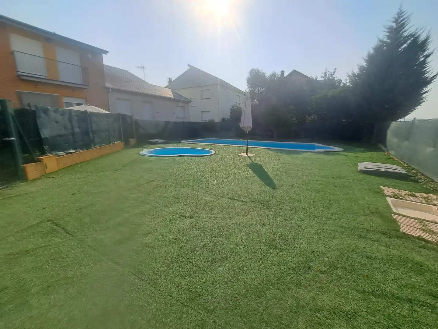 Piscina de Casa adosada en venta en Bembibre con Calefacción, Terraza y Balcón