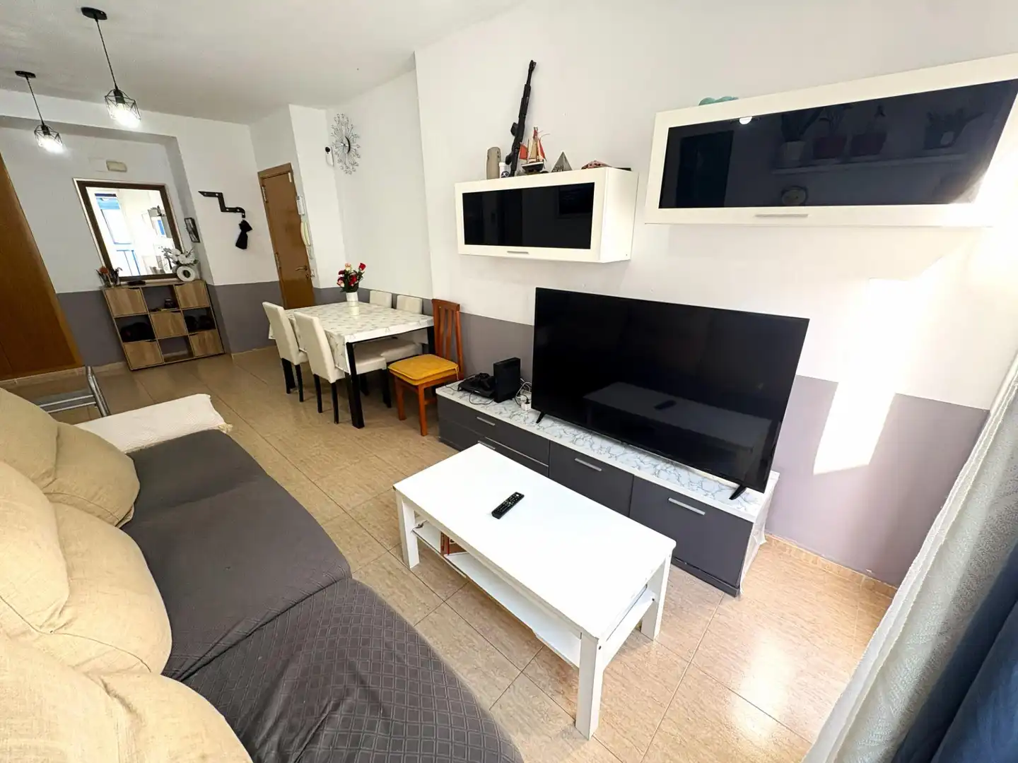 Flat with terrace for sale in PIRINEUS 13