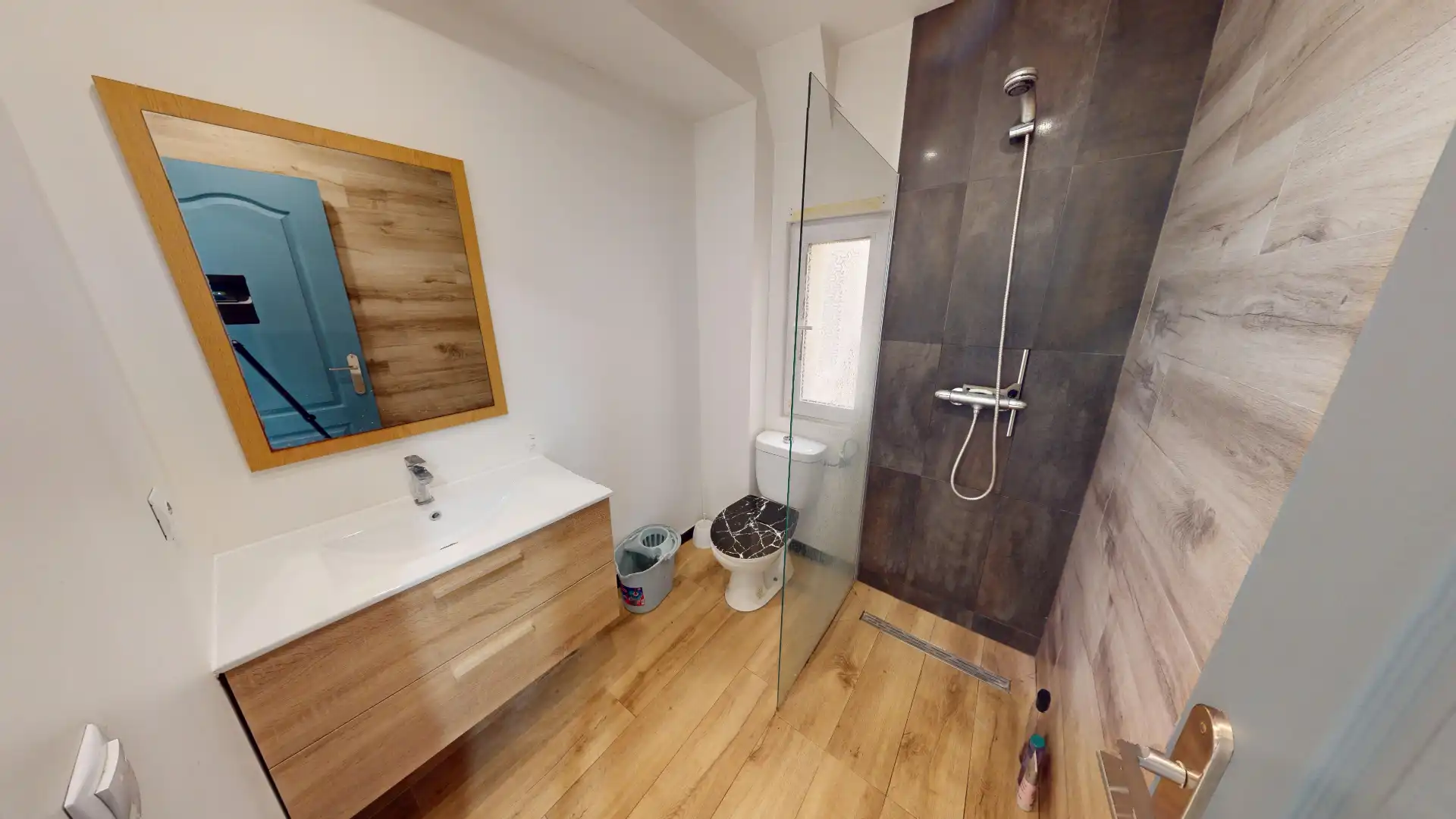 Baño de Piso en venta en Alicante / Alacant con Amueblado, Lavadora y Balcón