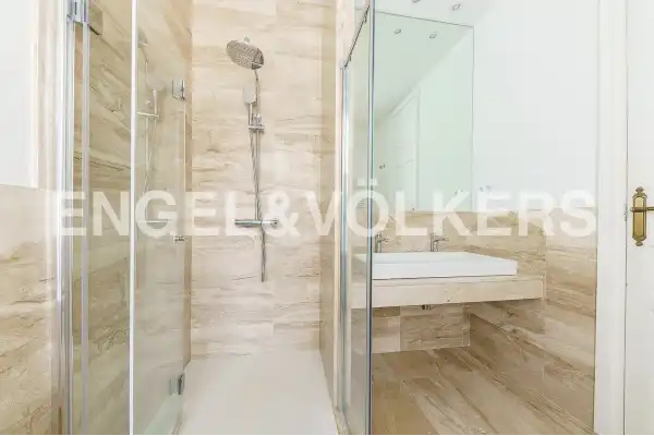 Badezimmer von Wohnung zur Miete in Madrid mit Klimaanlage, Heizung und Parkett