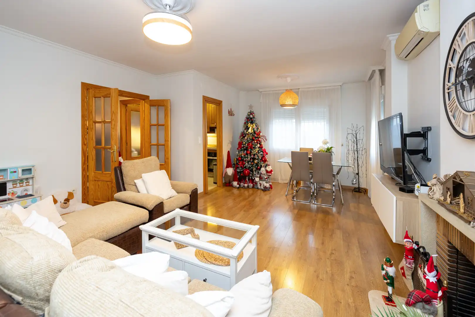 Sala d'estar de Casa adosada en venda en Ogíjares amb Aire condicionat, Calefacció i Parquet