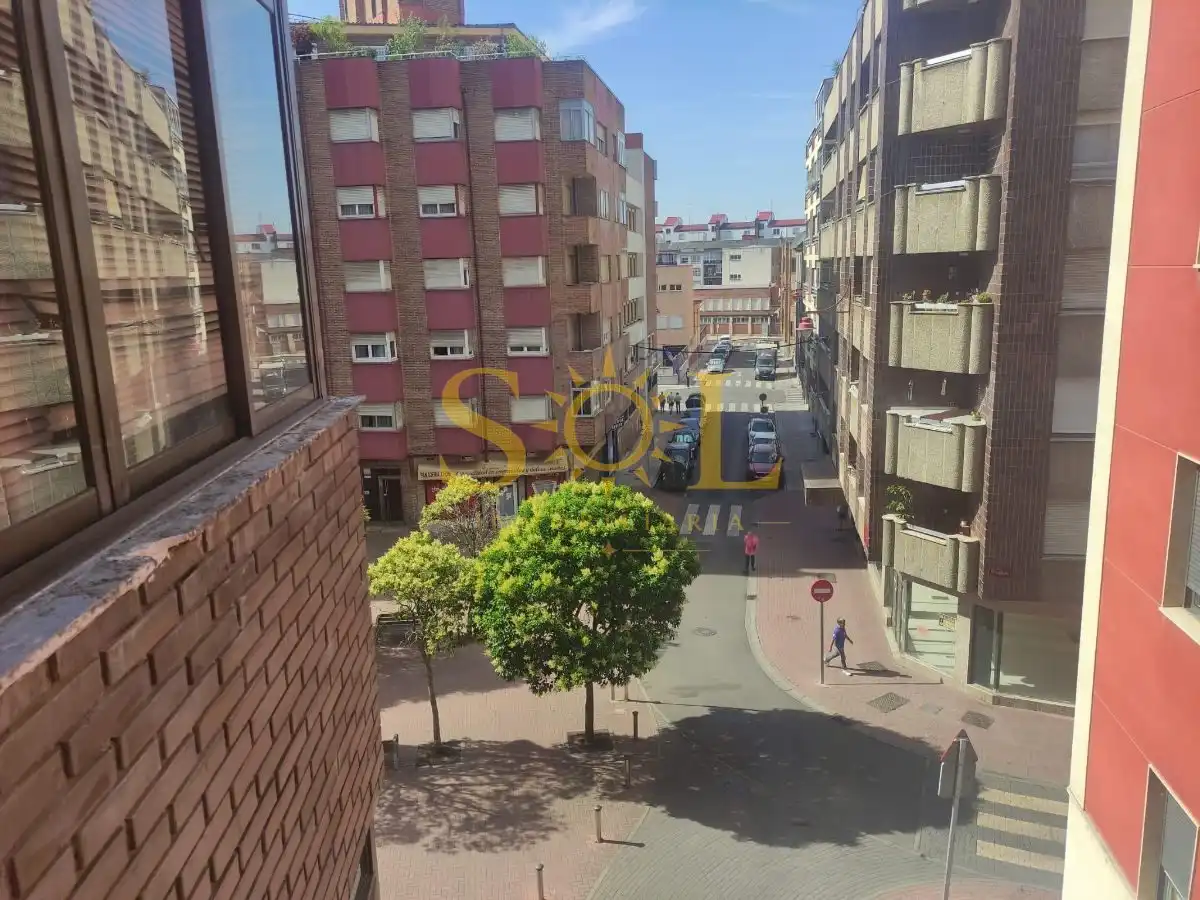 Pis amb terrassa en venda a Calle Monasterio
