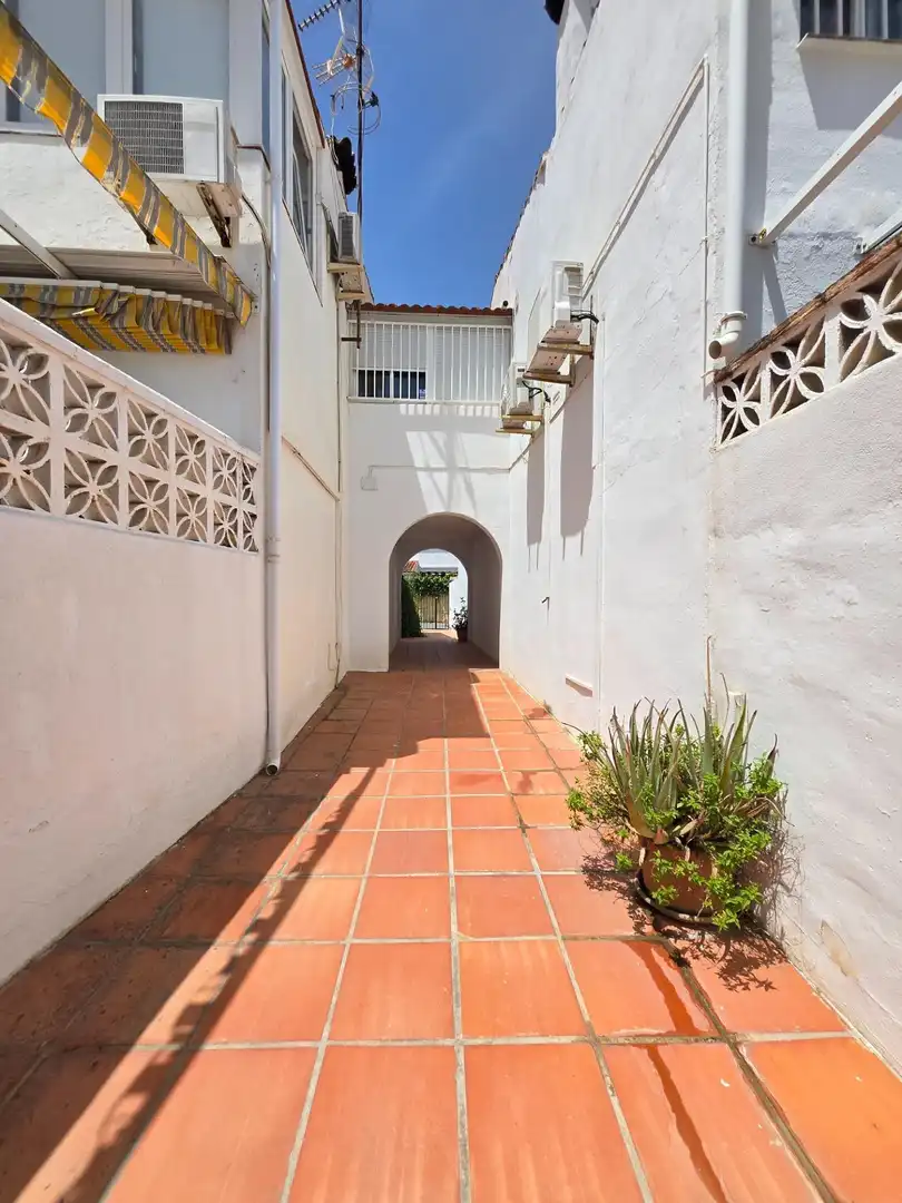 Casa adosada en venda en Alhaurín de la Torre amb Aire condicionat, Terrassa i Piscina comunitària