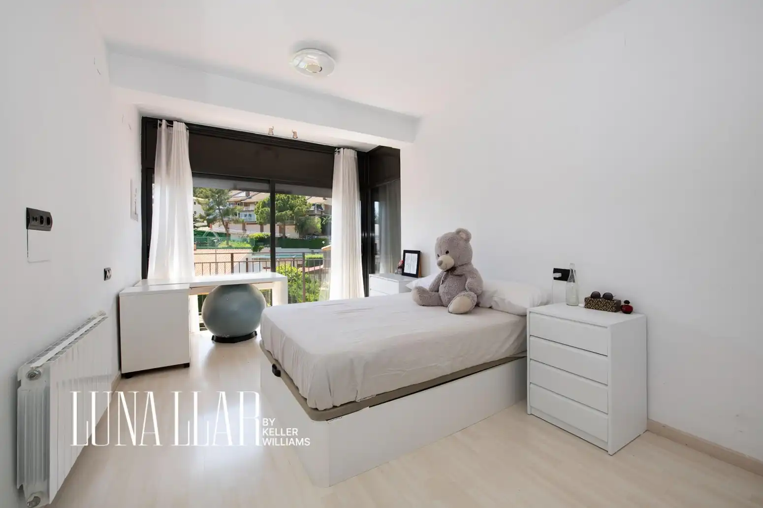 Bedroom of Houses for sale in Castelldefels  with Air Conditioner, Heating and Parquet flooring
